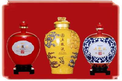 静安区烟酒回收五粮液各种摆件.jpg